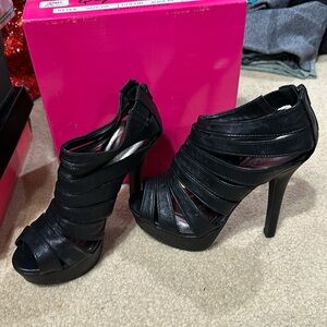 Quips black heels